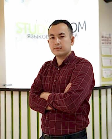 Преподаватель Рахим Омирзак